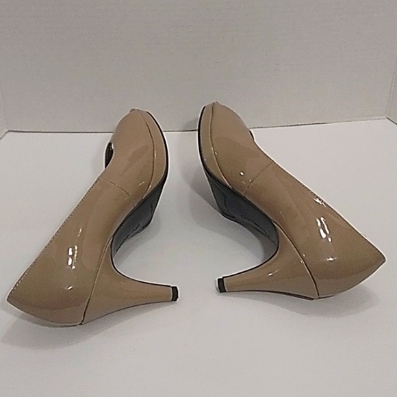 Bandolino "BDMYLAH" Heels 👡 - Picture 7 of 12